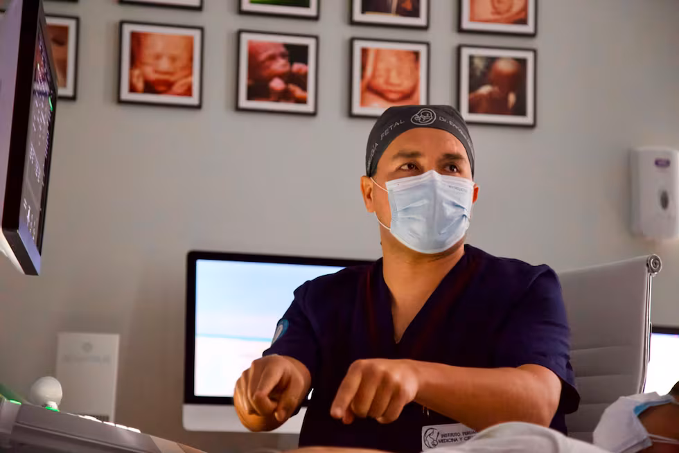 doctor enrique gil guevara pionero en cirugia fetal en Peru y Latinoamerica